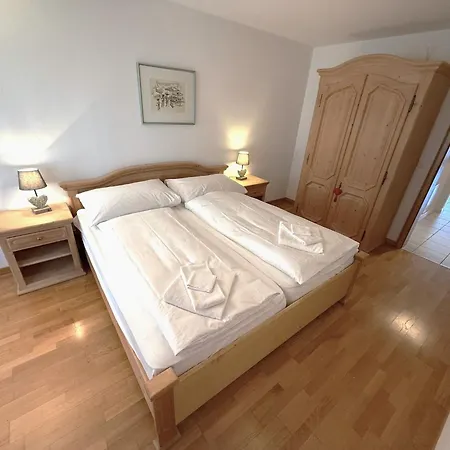 Chateau 13 Apartment